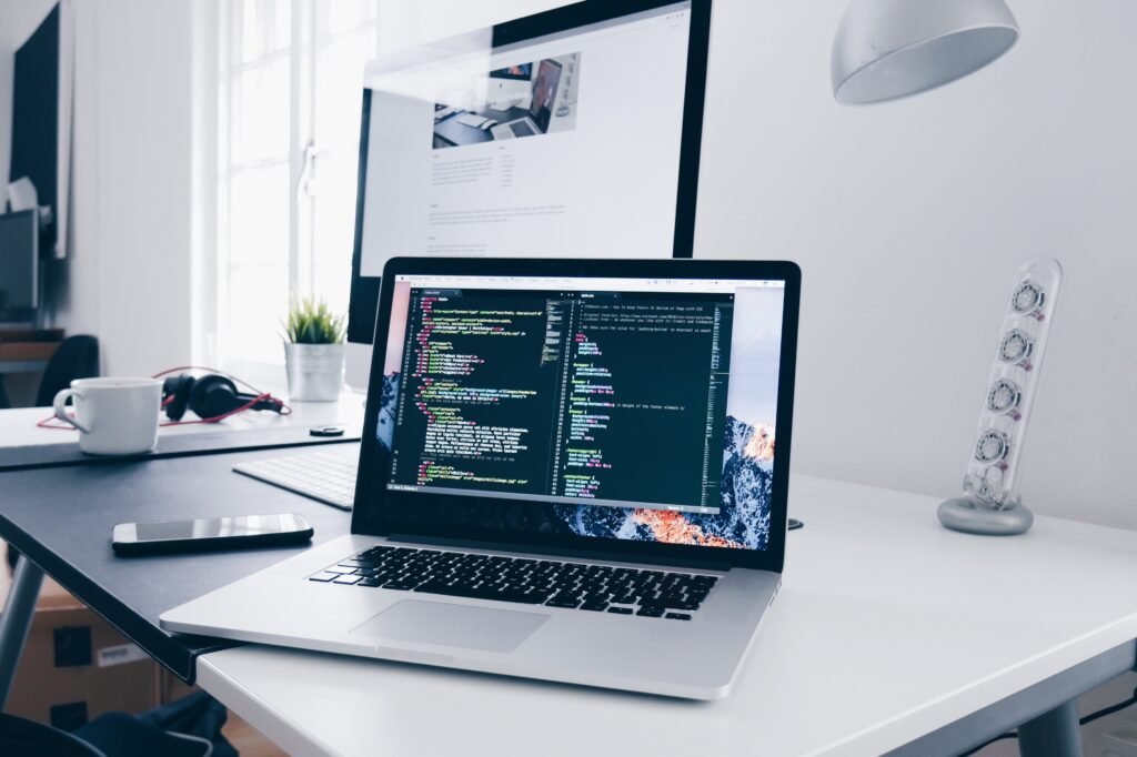 Navigating the Digital Frontier: The Rise of Edge Computing in a Cloud-Dominated World Edge Computing